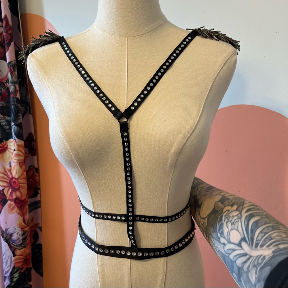 victorias secret rhinestone harness with shoulder details size xl